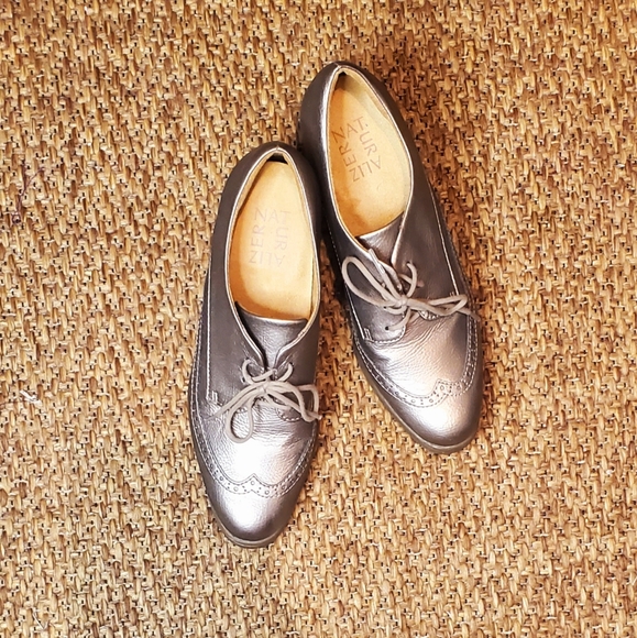 Naturalizer Light Gold Oxford Loafers Size 5.5W Lace up Soft insole. Quality an - Picture 1 of 3